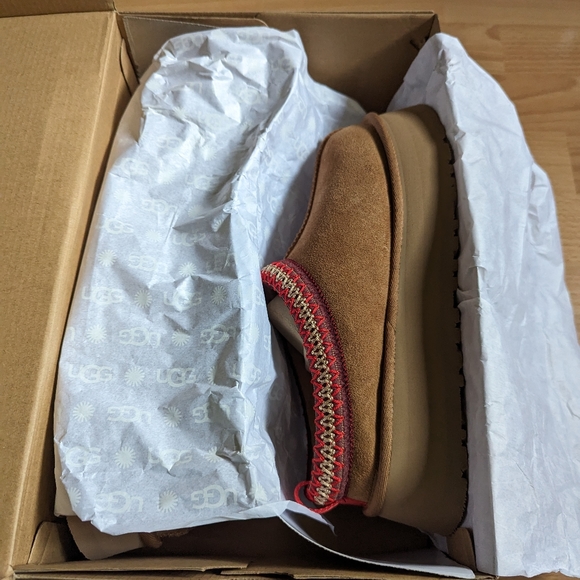 Authentic Brand New in Box UGG Tazz Platform (Size 7-Chestnut) - Picture 2 of 9